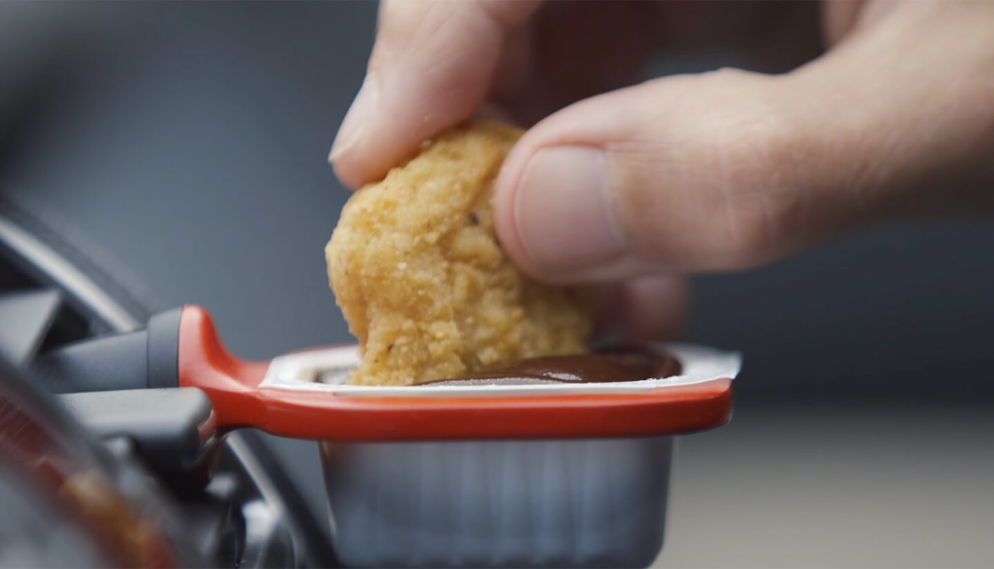 Saucemoto® – An in-car dip clip for ketchup and dipping sauce.